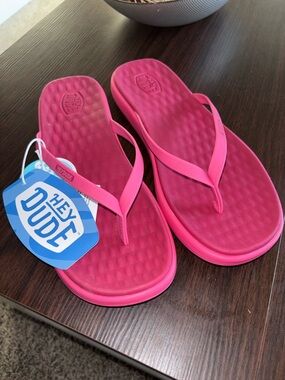 HeyDude Maui Breeze Pink Flip Flops with arch support Sandals